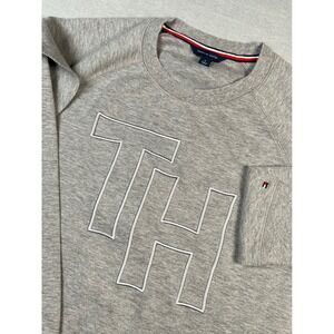 Tommy Hilfiger Men medium Gray TH Logo Raglan Sleeve  Crewneck Sweatshirt new